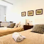 Malaga Flat With Balcony Ac Direct Bus To Beach Sleeps 7
