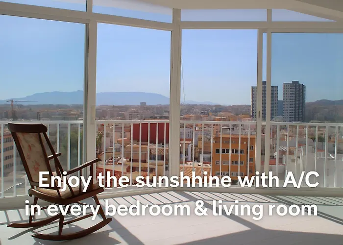 Malaga Flat With Balcony Ac Direct Bus To Beach Sleeps 7