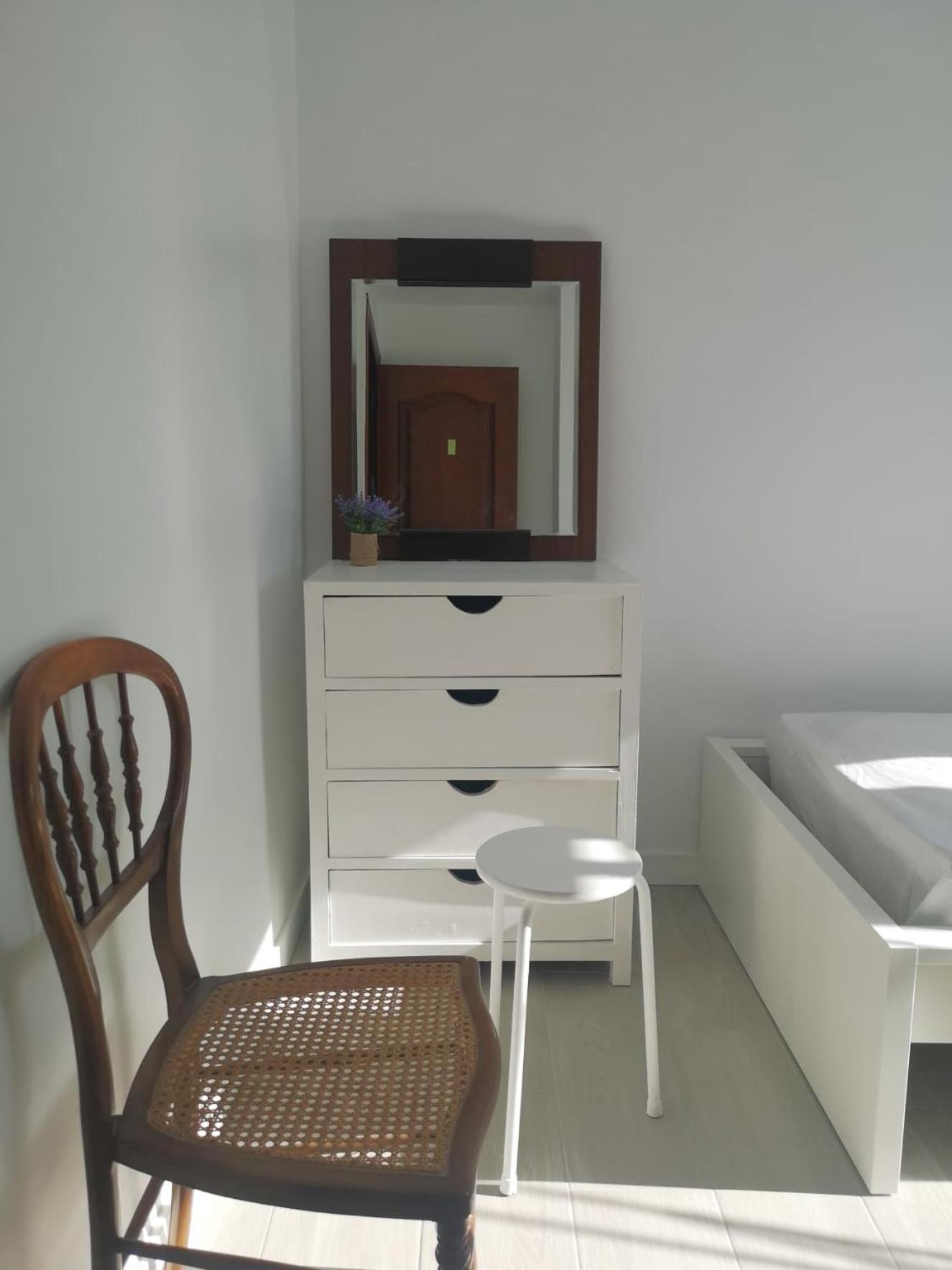 Flat With Balcony Ac Direct Bus To Sleeps 7 Séjour chez l'habitant