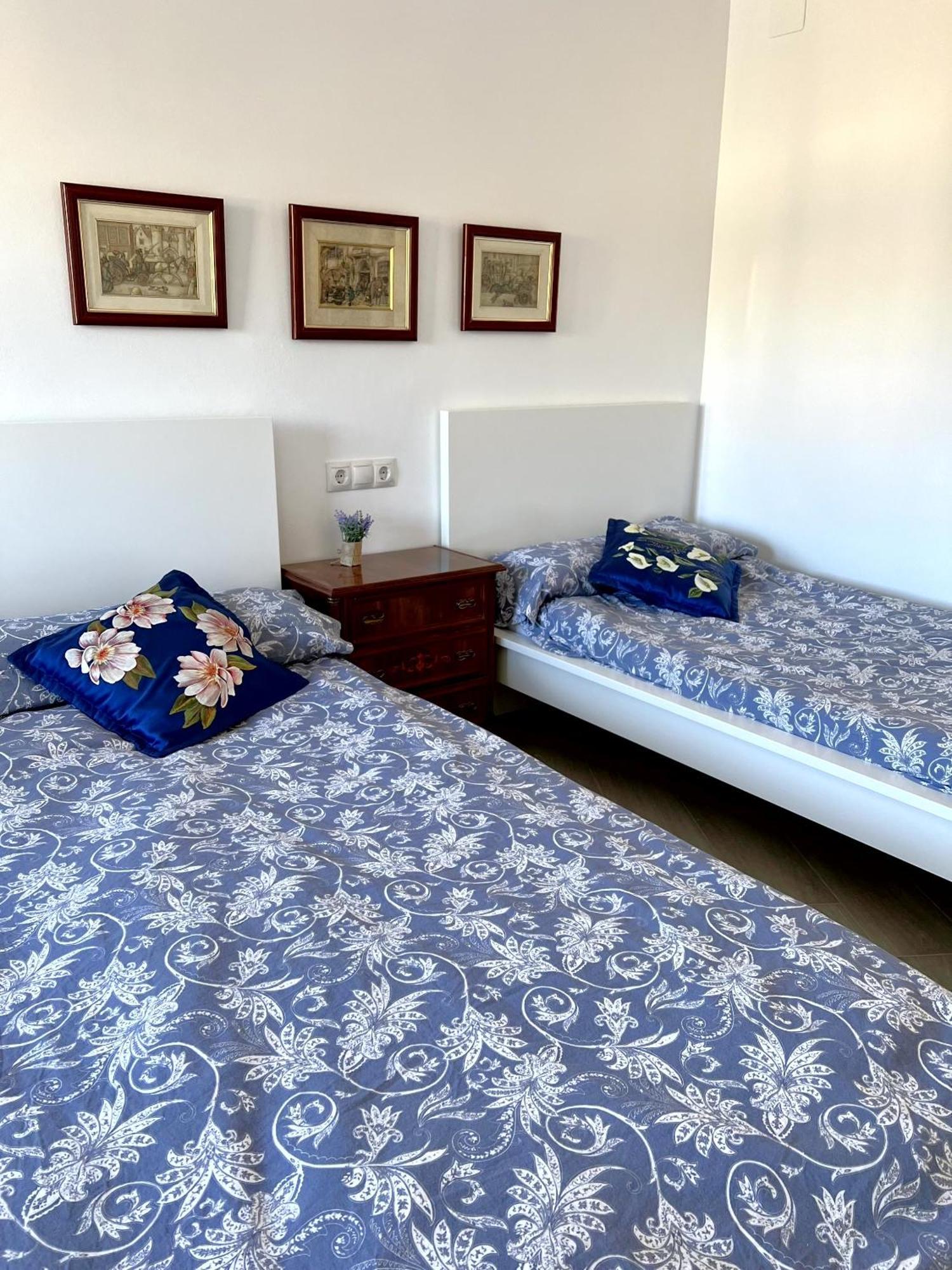 Flat With Balcony Ac Direct Bus To Sleeps 7 Séjour chez l'habitant Málaga
