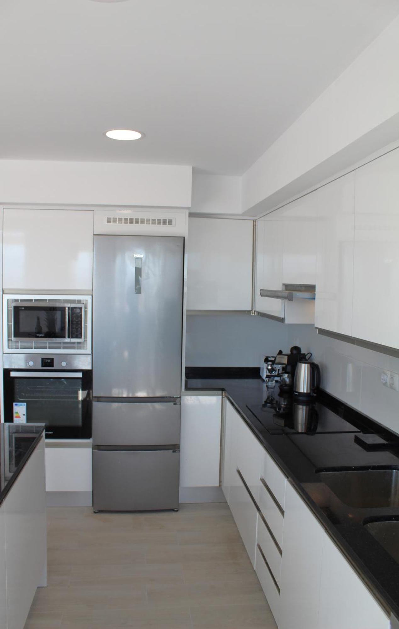 Flat With Balcony Ac Direct Bus To Sleeps 7 Séjour chez l'habitant *