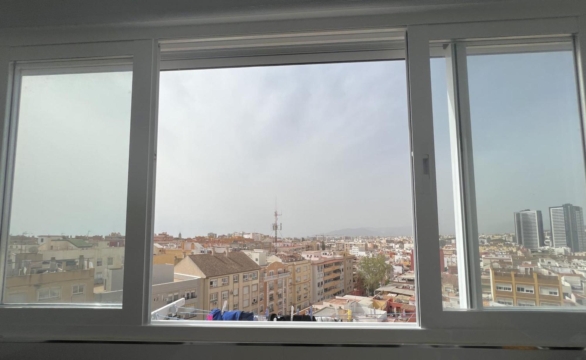 Flat With Balcony Ac Direct Bus To Sleeps 7 *