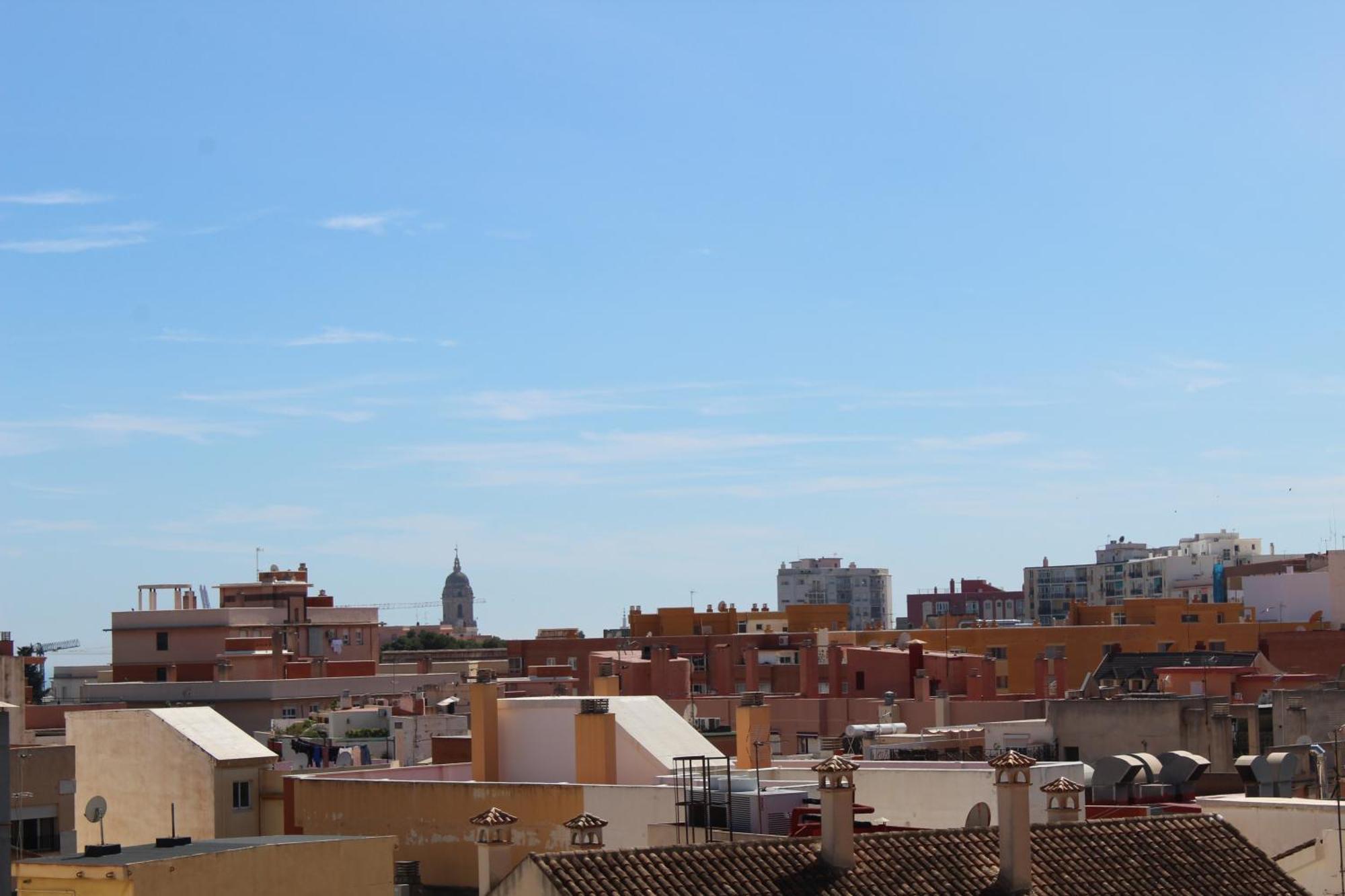 Flat With Balcony Ac Direct Bus To Sleeps 7 Séjour chez l'habitant Málaga