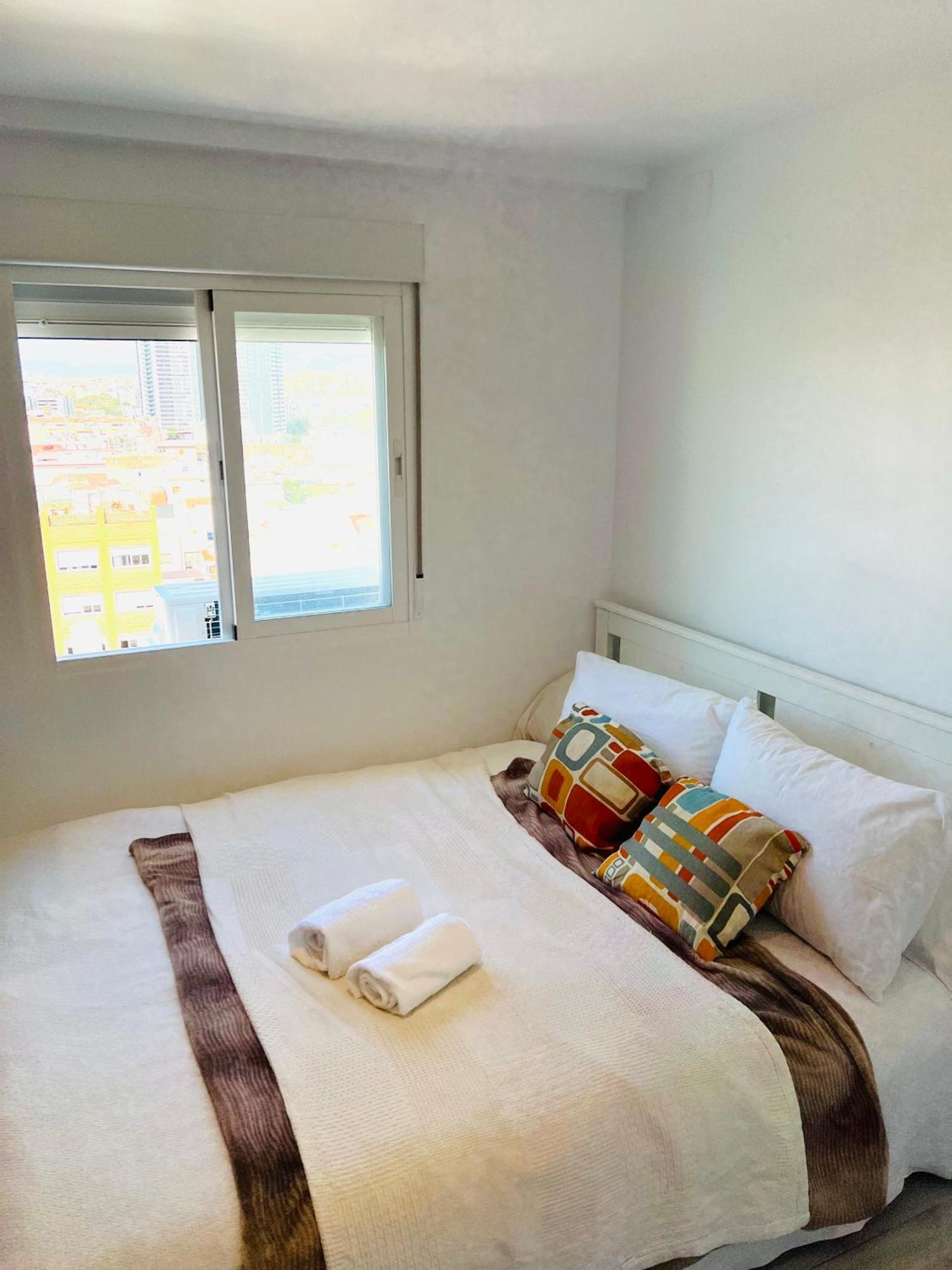 Flat With Balcony Ac Direct Bus To Sleeps 7 Málaga